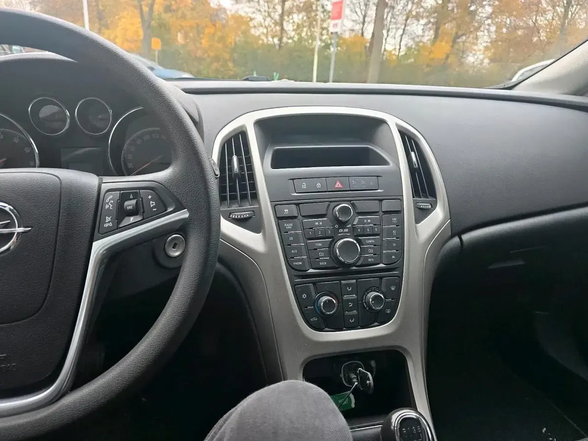 Gebraucht Opel Astra 100 PS (73 kW) 2010 Silber Limousine