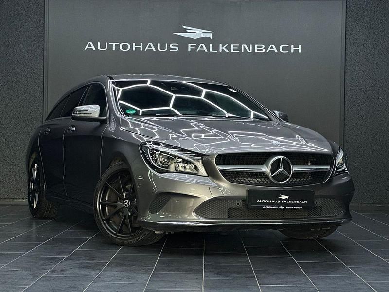 Grau Gebraucht 2017 Mercedes CLA180 Shooting Brake AMG Kombi | 17.899 € (Fairer Preis) - Bild 1/4