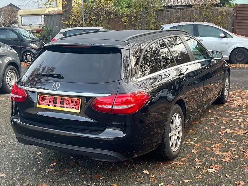 Gebraucht Mercedes C180 156 PS (114 kW) 2015 Schwarz Limousine
