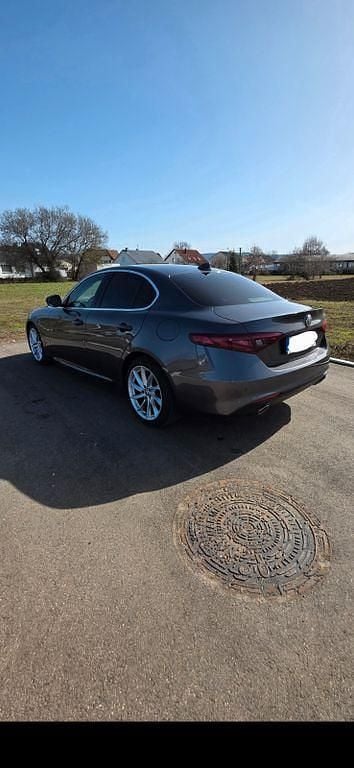 Gebraucht Alfa Romeo Giulia Super 179 PS (131 kW) 2017 Grau Limousine
