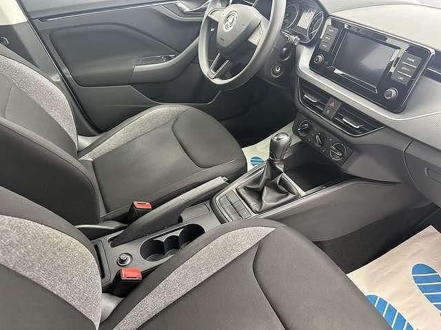 Gebraucht Skoda Scala Active 95 PS (69 kW) 2019 Weiß Kleinwagen