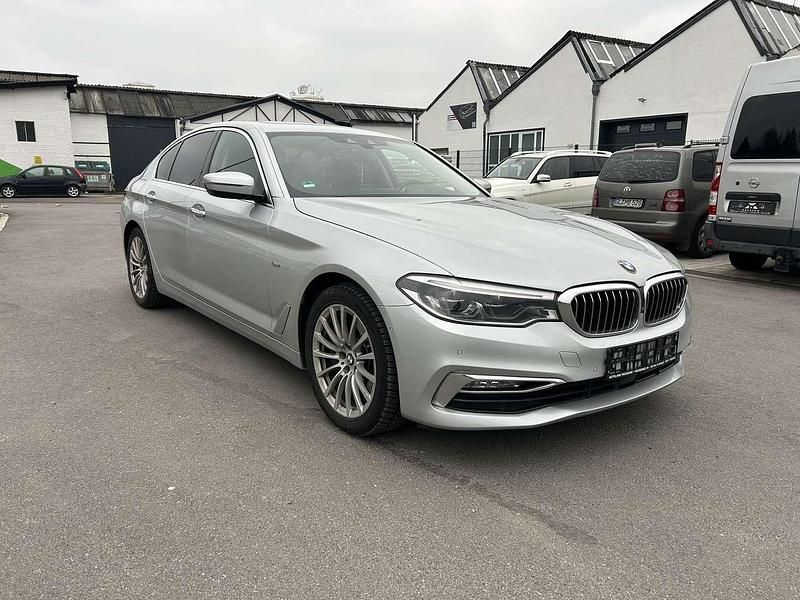 Gebraucht BMW 540 Luxury Line 320 PS (235 kW) 2017 Glaciersilber metallic Limousine