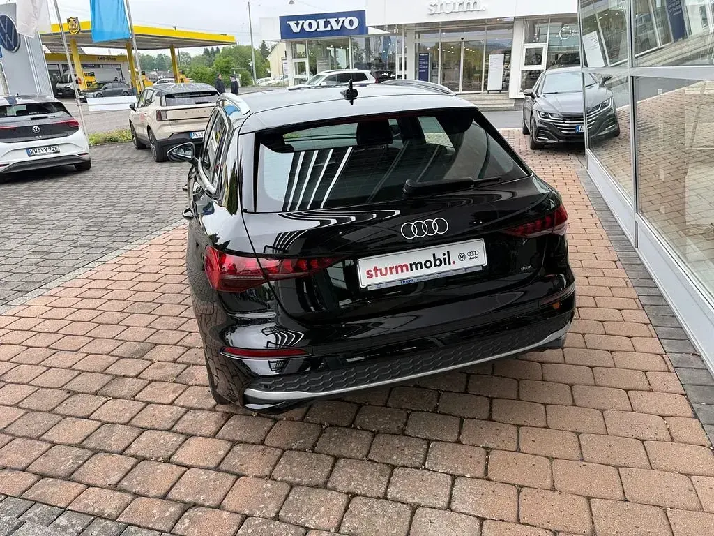 Second-hand Audi A3 Ambiente 150 CP (110 kW) 2024 Negru Berlinǎ