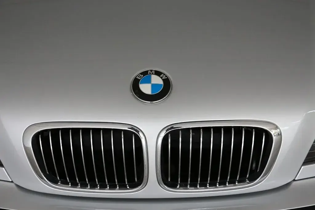 Gebraucht BMW 320 150 PS (110 kW) 1999 Silber Limousine