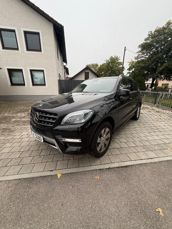 Schwarz Gebraucht 2015 Mercedes ML350 SUV | 22.300 € (Fairer Preis) - Bild 1/4