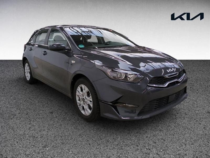 Gebraucht Kia Ceed Comfort 140 PS (102 kW) 2025 Grau Kleinwagen