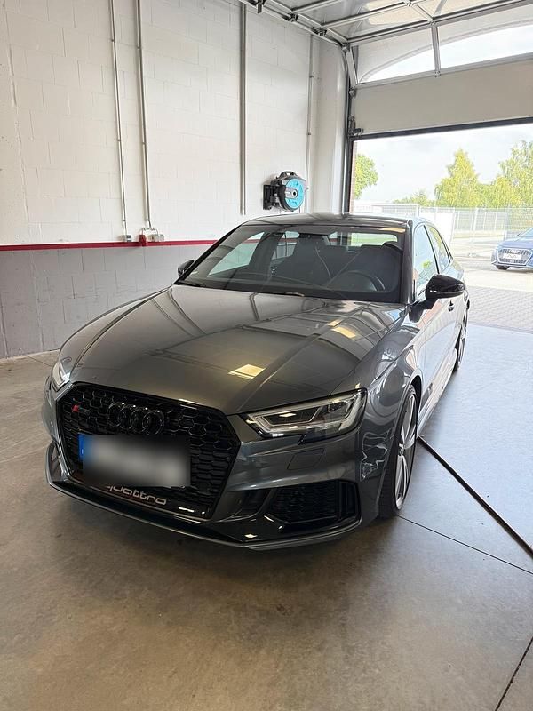 Grau Gebraucht 2020 Audi RS3 Kleinwagen | 43.399 € (Guter Preis) - Bild 1/4