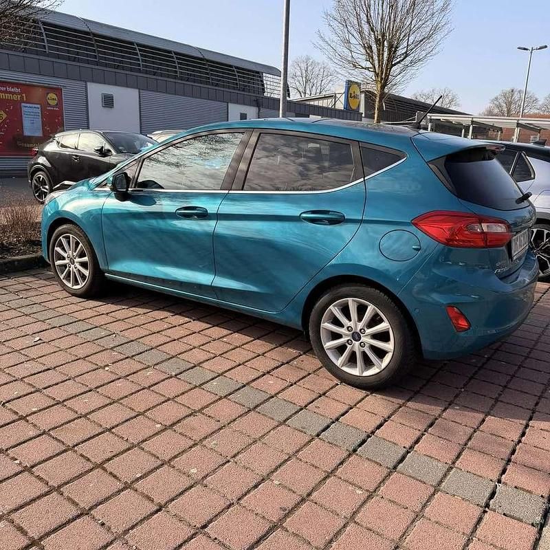 Gebraucht Ford Fiesta Cool & Connect 101 PS (74 kW) 2017 Limousine