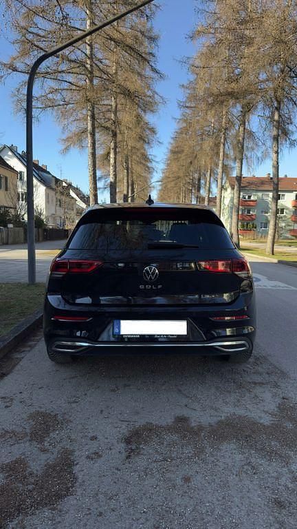 Gebraucht VW Golf VII Life 150 PS (110 kW) 2021 Schwarz Kleinwagen