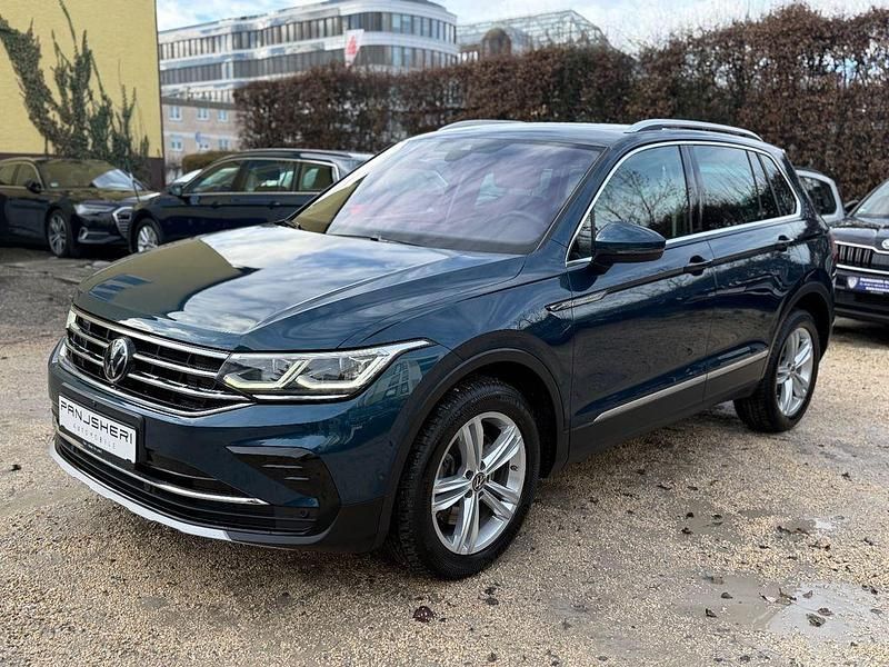 Gebraucht VW Tiguan Elegance 200 PS (147 kW) 2023 Nightshade blue metallic SUV
