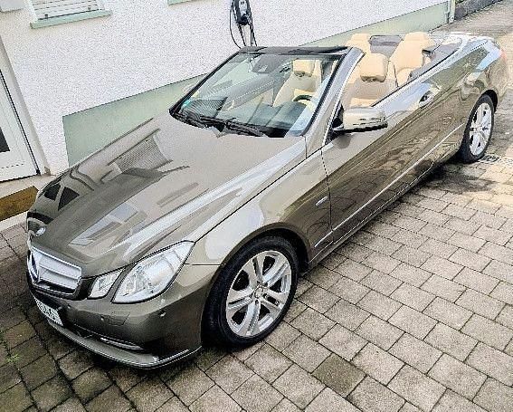 Braun Gebraucht 2011 Mercedes E200 Avantgarde Cabrio | 15.600 € (Fairer Preis) - Bild 1/4