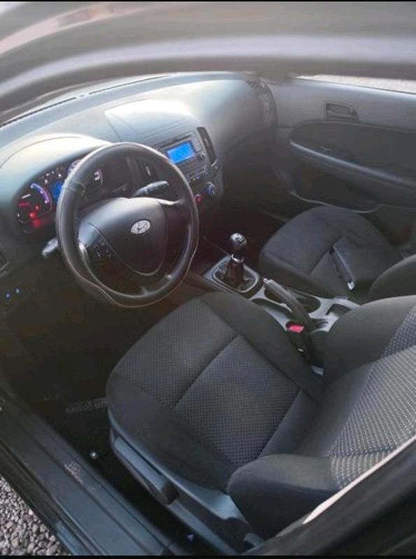 Gebraucht Hyundai i30 90 PS (66 kW) 2011 Schwarz Limousine