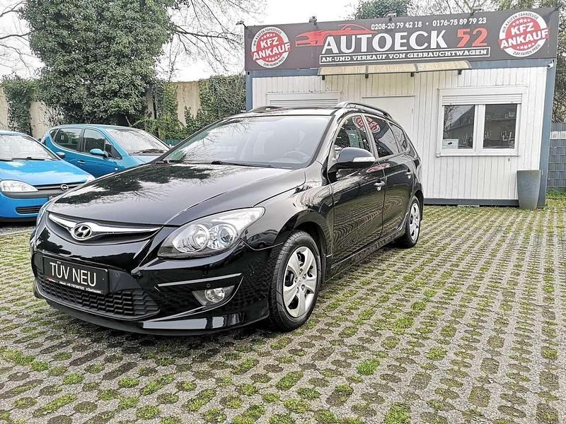 Gebraucht Hyundai i30 Classic 109 PS (80 kW) 2012 Phantom black Kombi