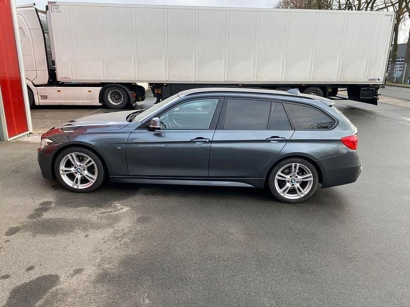 Grau Gebraucht 2018 BMW 320 M Sport Limousine | 13.500 € (Superpreis) - Bild 1/4