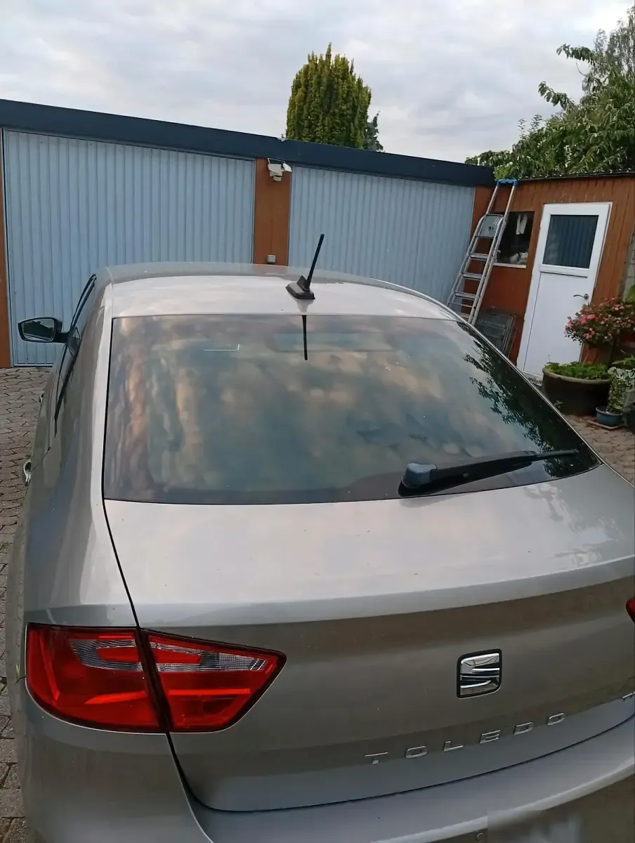 Gebraucht Seat Toledo 102 PS (75 kW) 2015 Silber Kleinwagen