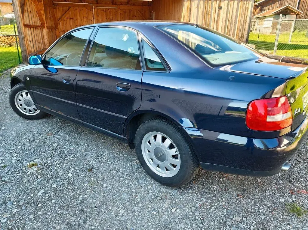 Gebraucht Audi A4 Basis 125 PS (91 kW) 1999 Blau Limousine