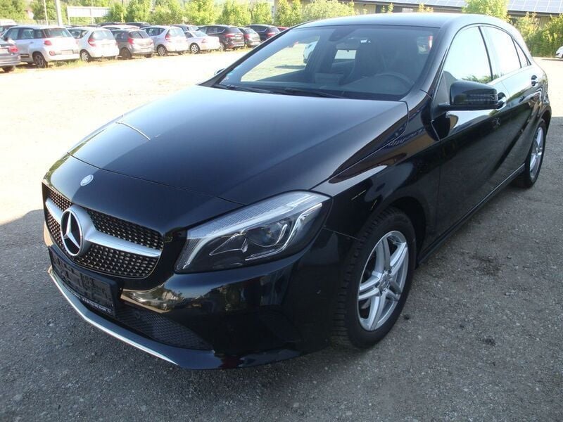 Schwarz Gebraucht 2016 Mercedes A160 Urban Limousine | 8.450 € (Guter Preis) - Bild 1/4