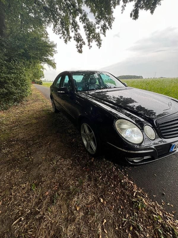 Schwarz Gebraucht 2007 Mercedes E320 Limousine | 5.000 € (Fairer Preis) - Bild 1/4
