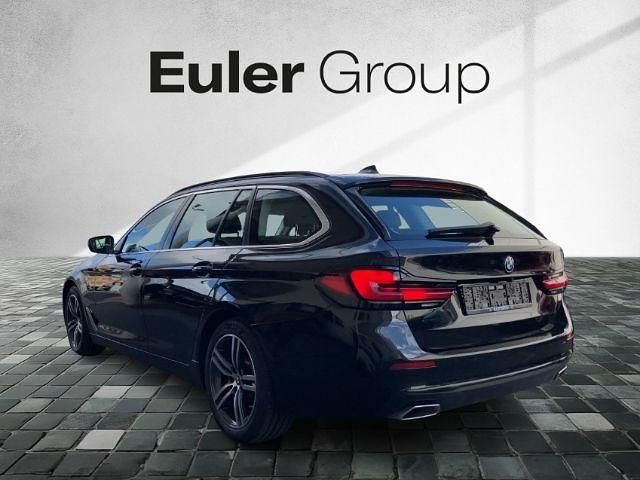 Gebraucht BMW 520 190 PS (139 kW) 2022 Saphirschwarz Kombi