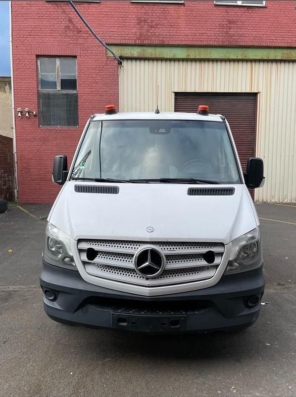 Weiß Gebraucht 2015 Mercedes 316 Van | 13.900 € - Bild 1/4