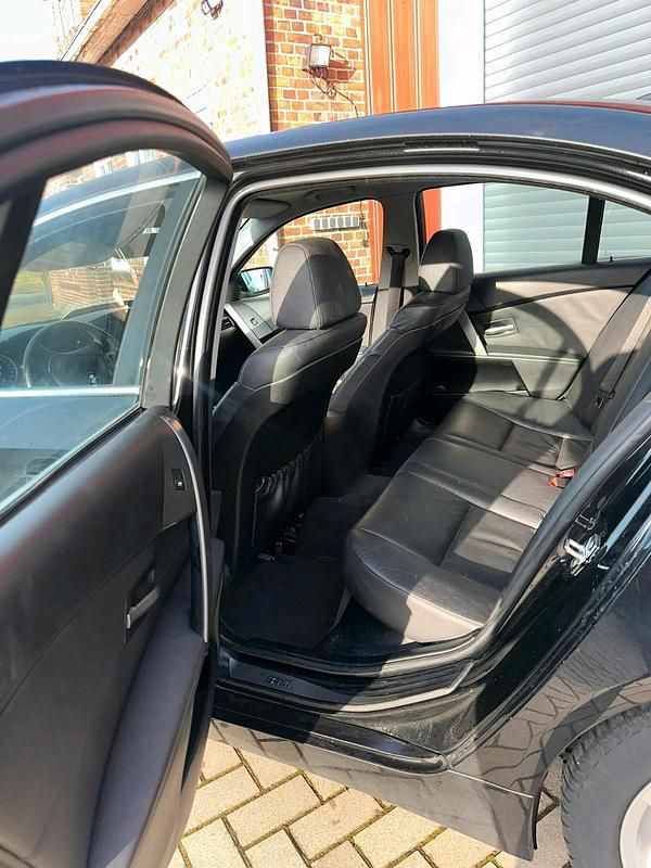 Gebraucht BMW 523 177 PS (130 kW) 2005 Schwarz Limousine