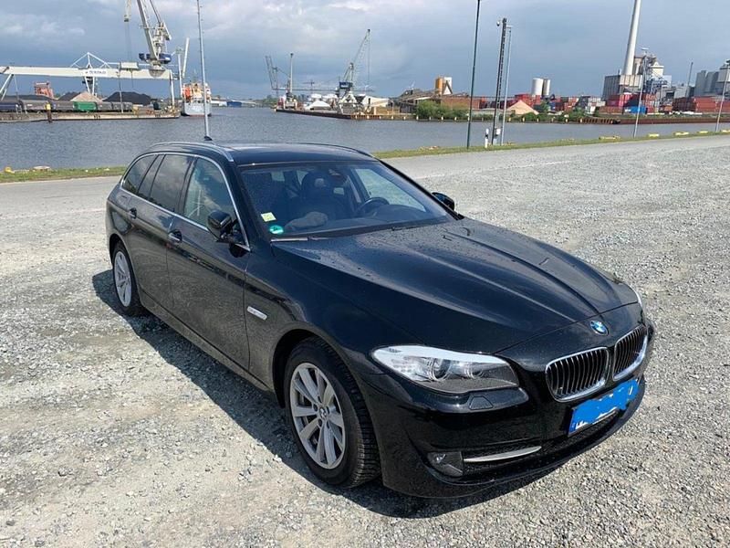 Gebraucht BMW 520 184 PS (135 kW) 2013 Schwarz Kombi