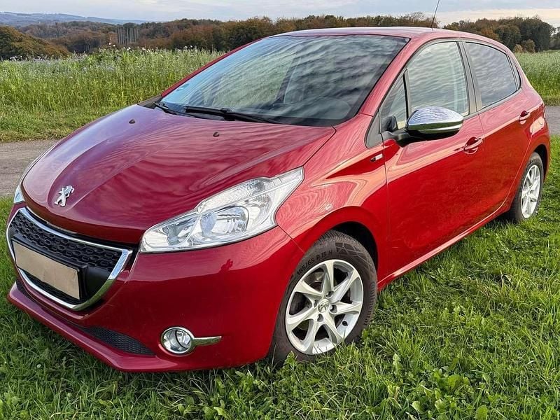 Gebraucht 2014 Peugeot 208 Style Kleinwagen | 6.100 € (Guter Preis) - Bild 1/4