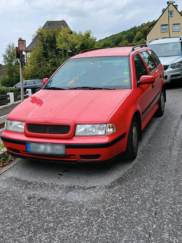 Rot Gebraucht 1999 Skoda Octavia Kombi | 900 € (Fairer Preis) - Bild 1/4