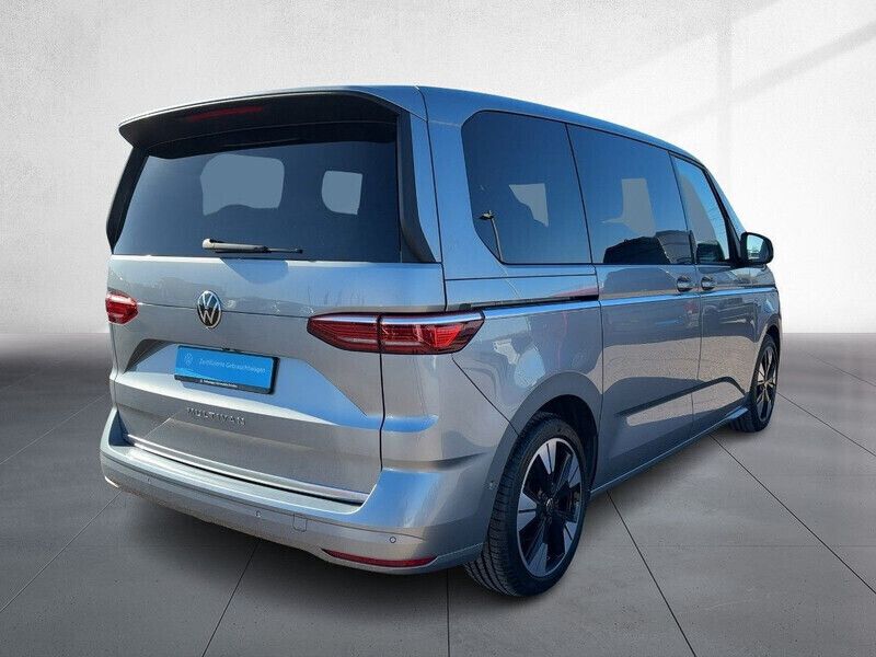 Gebraucht VW T7 Style 150 PS (110 kW) 2022 Monosilber metallic Van