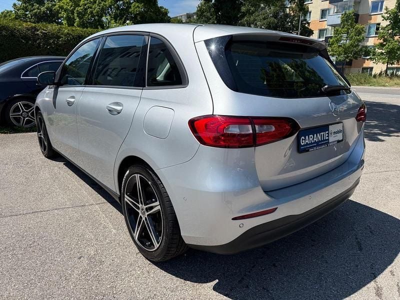 Gebraucht Mercedes B220 190 PS (139 kW) 2022 Silber Van / Kleinbus