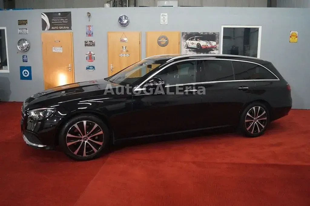 Gebraucht Mercedes E220 194 PS (142 kW) 2021 Schwarz Limousine
