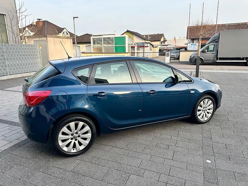 Gebraucht Opel Astra 116 PS (85 kW) 2010 Blau Kleinwagen