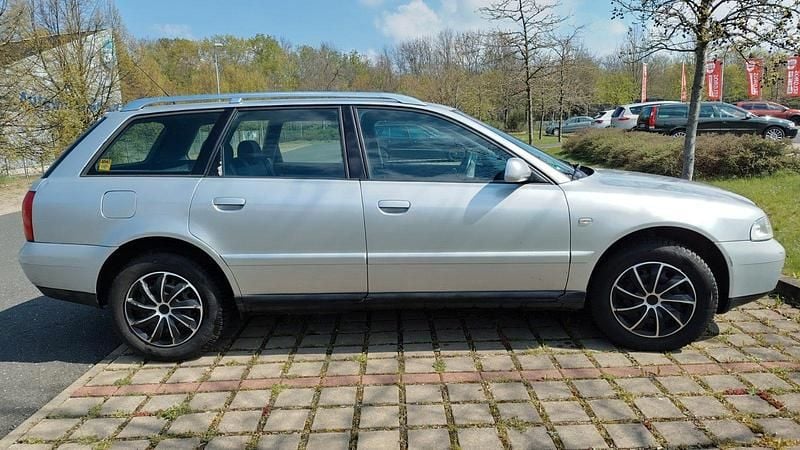 Second-hand Audi A4 101 CP (74 kW) 2000 Argintiu Break