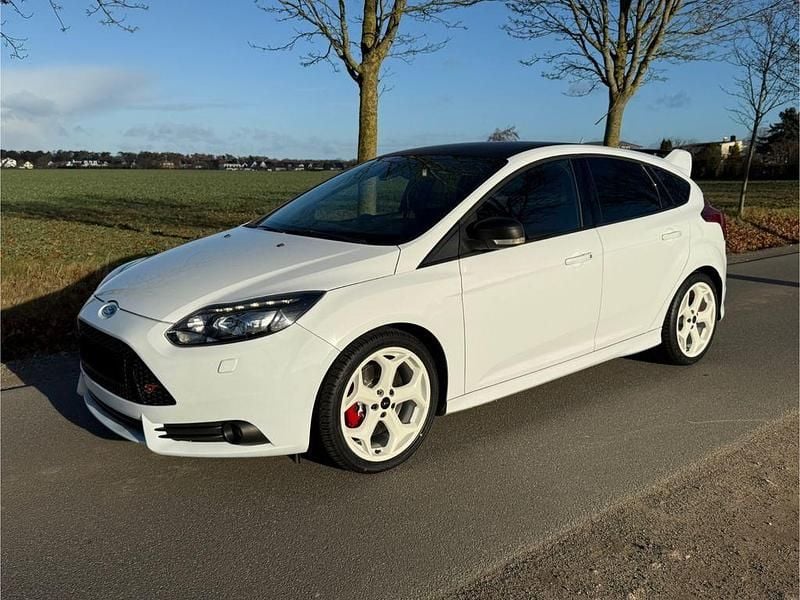 Gebraucht Ford Focus ST 250 PS (183 kW) 2014 Weiß Limousine
