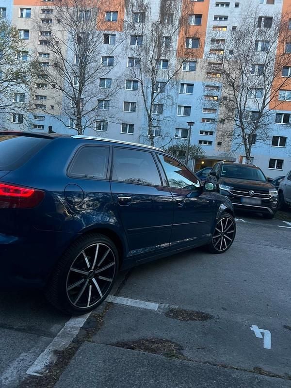 Gebraucht Audi A3 Sportback Comfort 170 PS (125 kW) 2011 Blau Kleinwagen