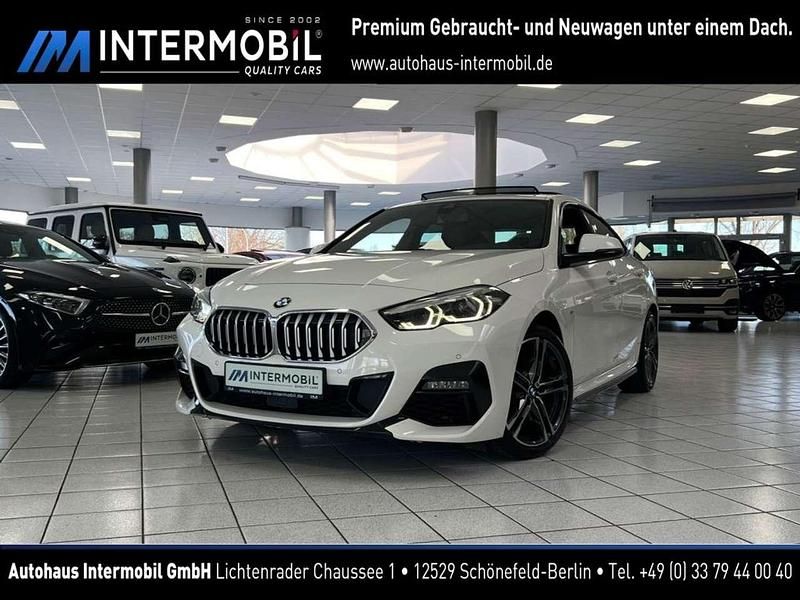 Alpinweiss iii Gebraucht 2022 BMW 220 M Sport Limousine | 26.990 € (Fairer Preis) - Bild 1/4