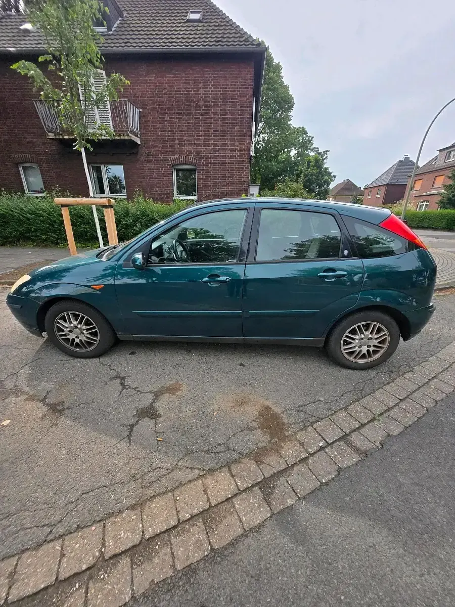Gebraucht Ford Focus 100 PS (73 kW) 2002 Grün Limousine