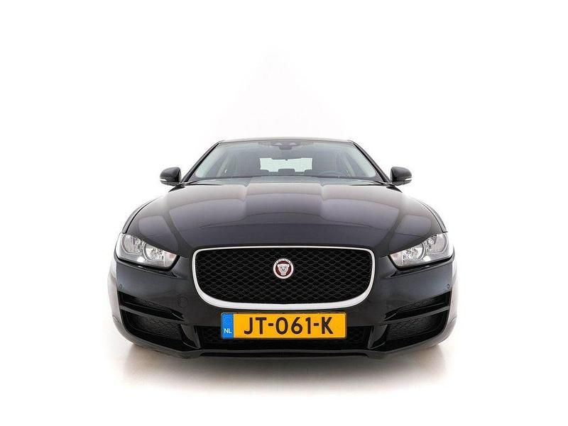 Gebraucht Jaguar XE Pure 165 PS (121 kW) 2016 Schwarz Limousine