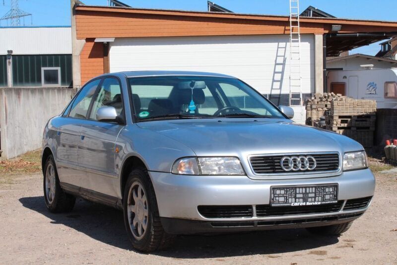 Silber Gebraucht 1997 Audi A4 Limousine | 899 € (Superpreis) - Bild 1/4