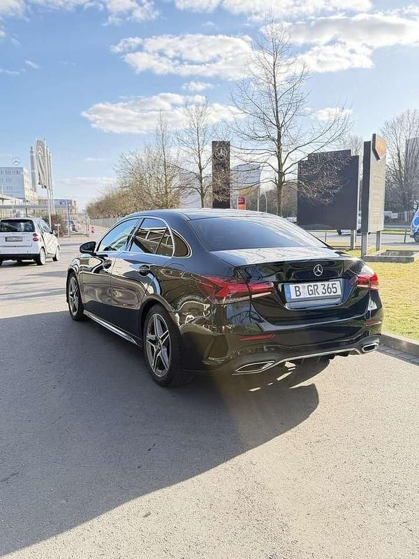 Gebraucht Mercedes A200 AMG line 163 PS (119 kW) 2020 Schwarz Limousine