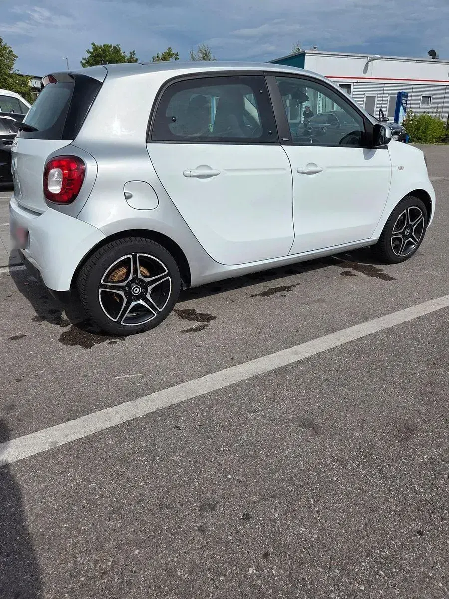 Gebraucht Smart ForFour Passion 90 PS (66 kW) 2017 Weiß Kleinwagen