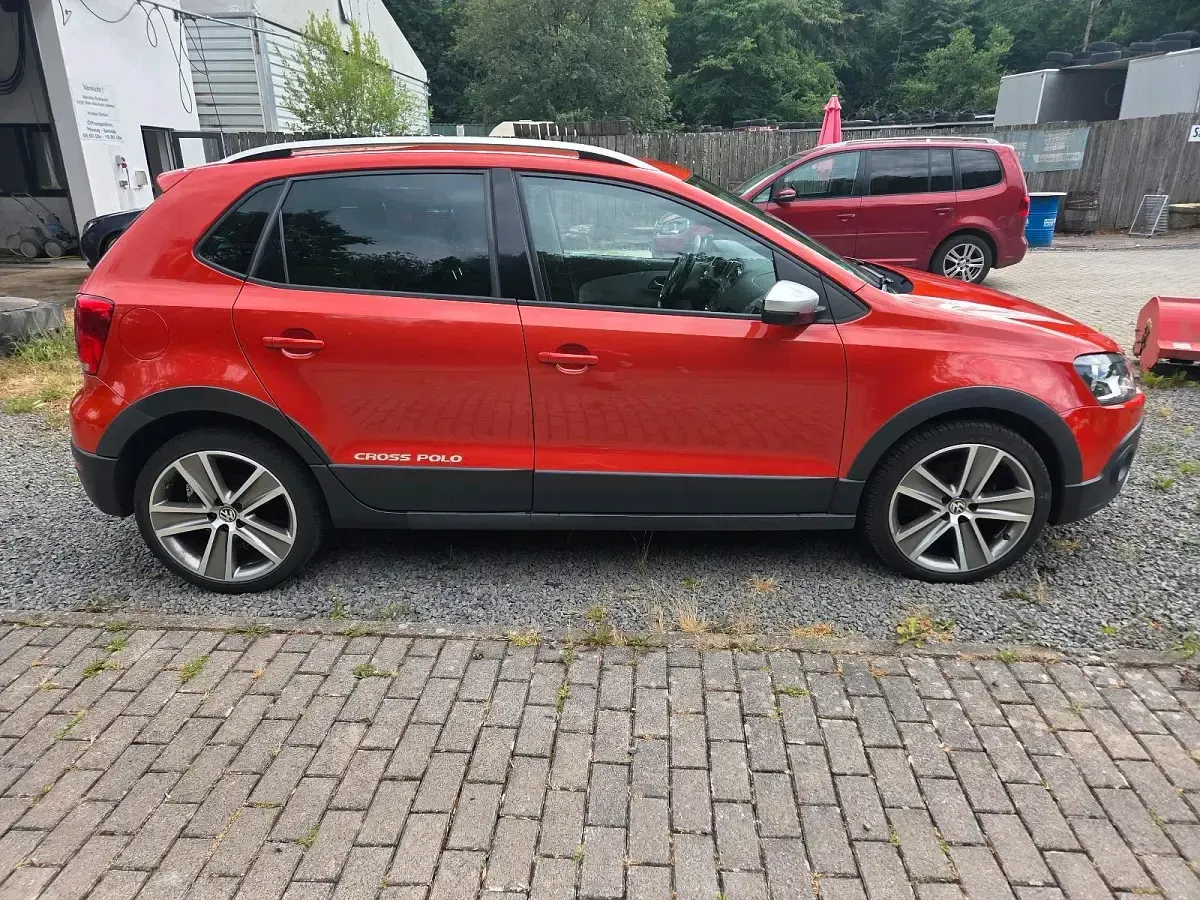 Gebraucht VW Polo Cross 90 PS (66 kW) 2011 Rot Kleinwagen