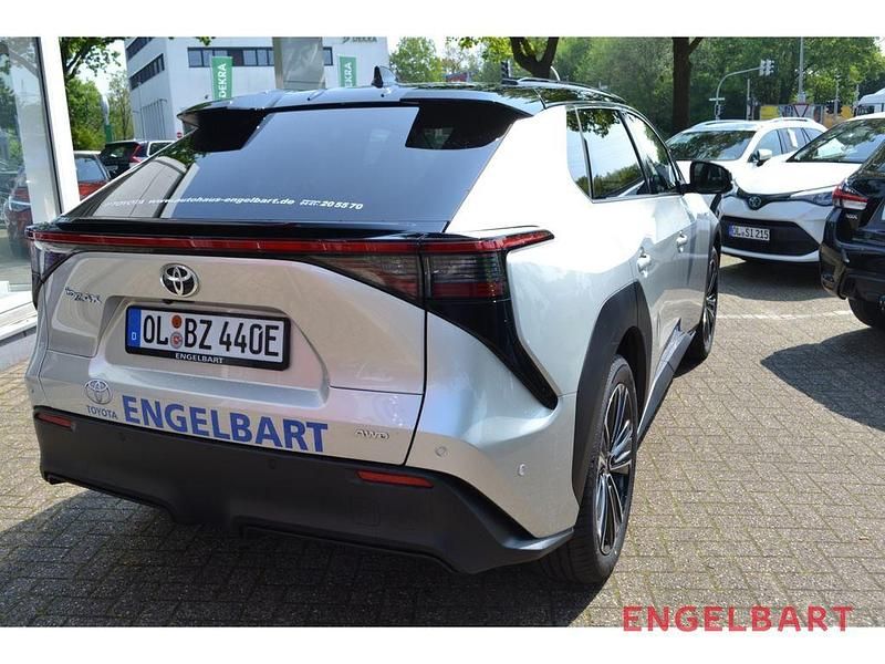 Gebraucht Toyota bZ4X Comfort 160 kW (218 PS) 2022 Cosmicsilber metallic/ dach s SUV
