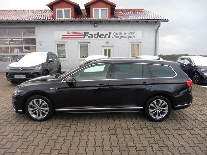 Gebraucht VW Passat R-line 200 PS (147 kW) 2023 Schwarz Limousine
