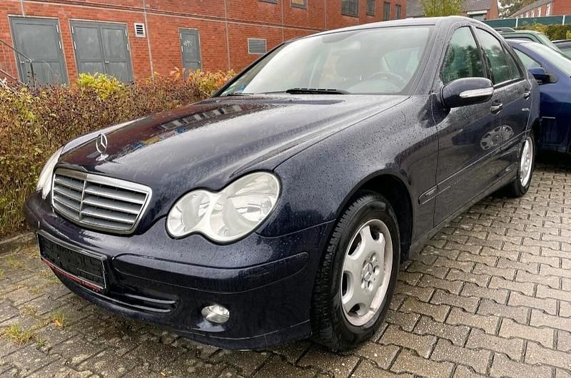 Gebraucht Mercedes C180 143 PS (105 kW) 2005 Blau Limousine