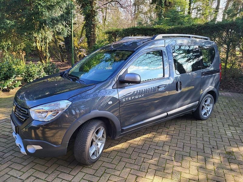 Gebraucht Dacia Dokker Stepway 131 PS (96 kW) 2020 Grau Van / Kleinbus