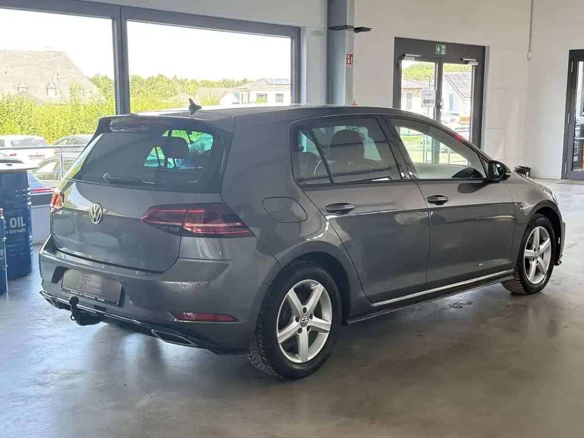 Gebraucht VW Golf VII Highline 150 PS (110 kW) 2019 Grau Limousine