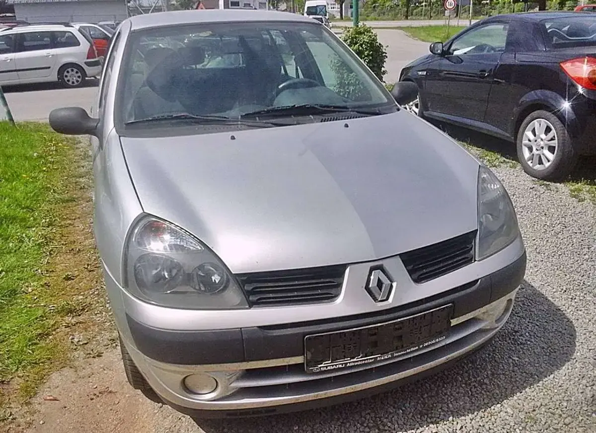 Gebraucht Renault Clio Authentique 75 PS (55 kW) 2005 Platingrau Kleinwagen
