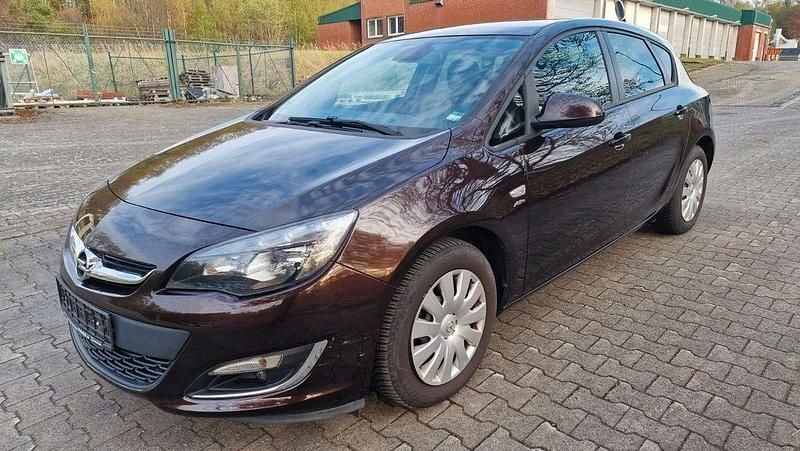 Gebraucht Opel Astra 140 PS (102 kW) 2013 Braun Limousine