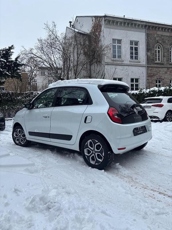 Weiß Gebraucht 2024 Renault Twingo Equilibre Kleinwagen | 10.500 € (Guter Preis) - Bild 1/4